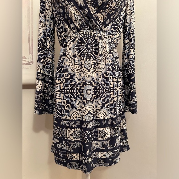 Venus Long Sleeve Dress Size S Blue Floral - Picture 3 of 11